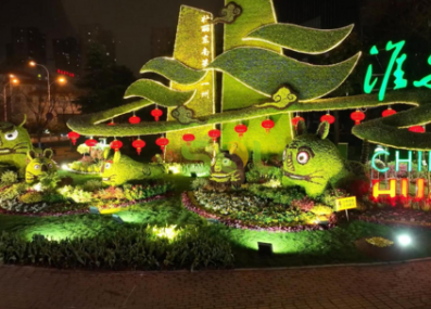 《福虎獻(xiàn)瑞》——淮安兔年主題綠雕