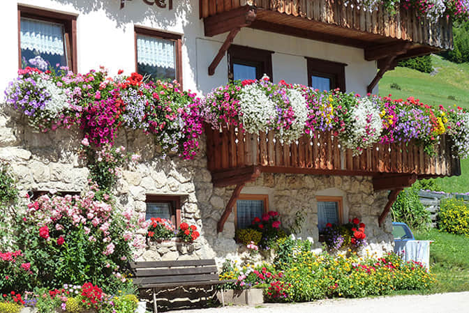 旅游小鎮景觀提升民宿客棧陽臺花園